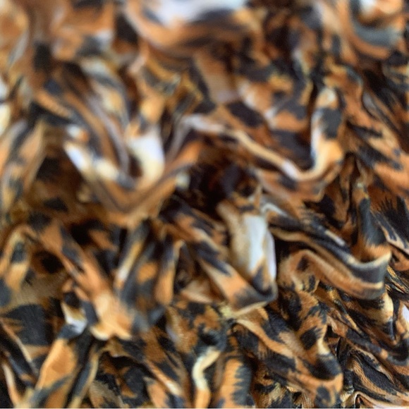 F.C Popcorn top in black, white, yellow, brown and gold. Short sleeves. - Picture 11 of 14